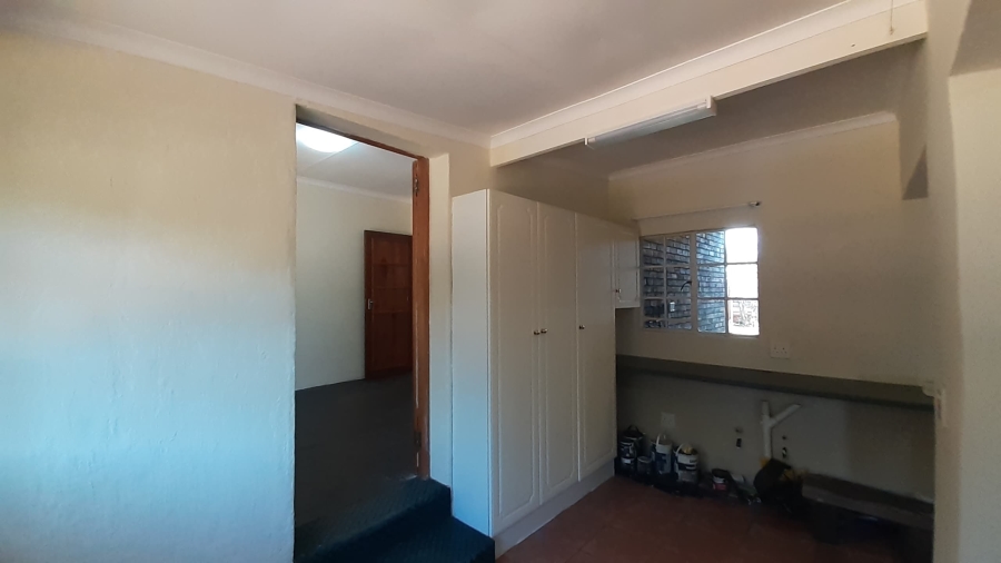 5 Bedroom Property for Sale in Ifafi North West